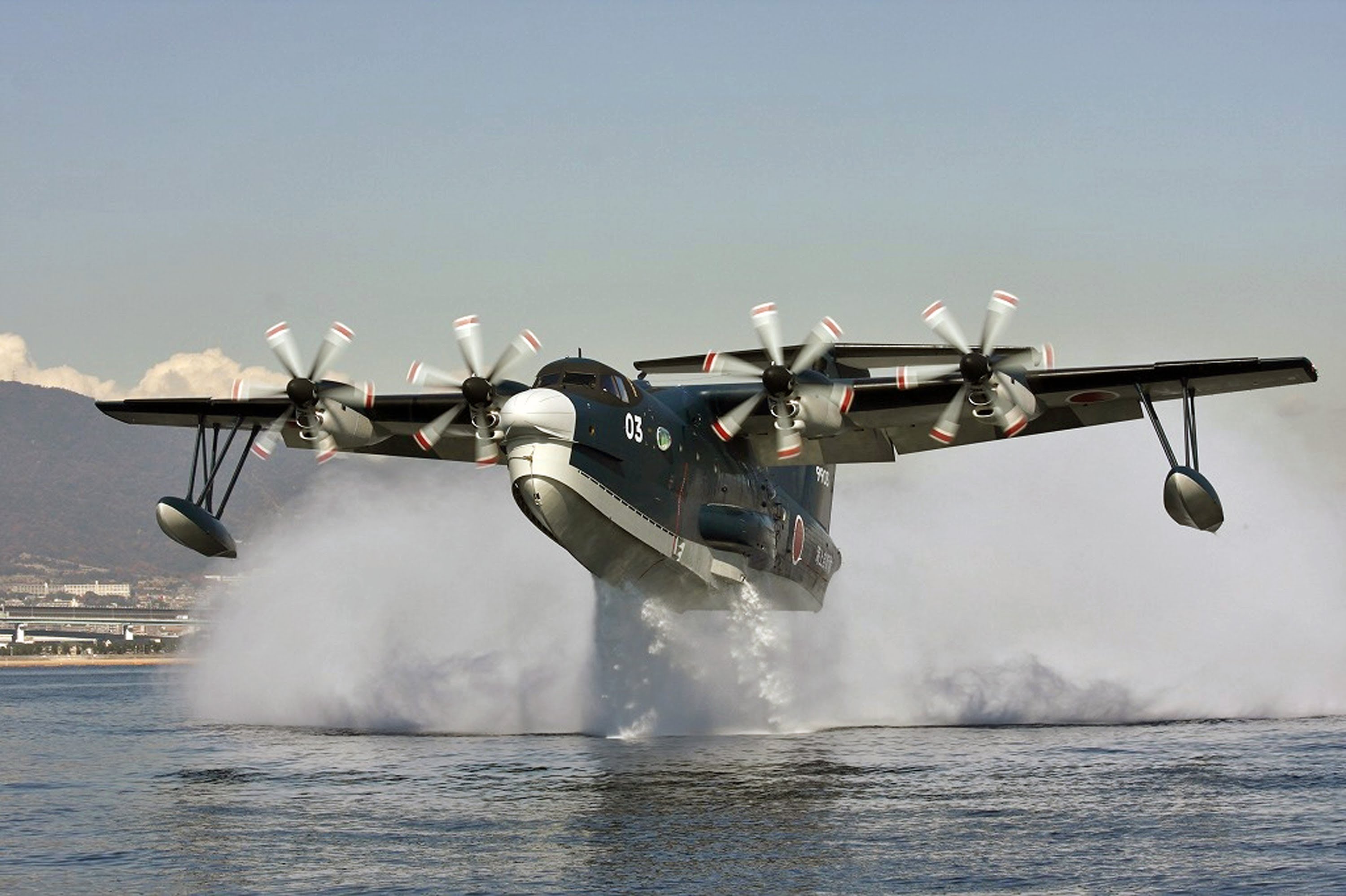 Самолет летающий по воде. Самолета-амфибии SHINMAYWA us-2. Самолет амфибия гидроплан. Летающая лодка амфибия. Бе-200 гидросамолёт.