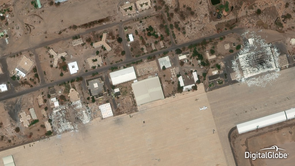 L’aéroport de Sanaa (Yémen) à 40 cm de résolution. Crédit : DigitalGlobe.