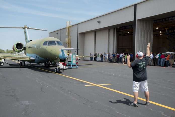 Longitude_Engine-run_Aout2016_Cessna-TextronAviation