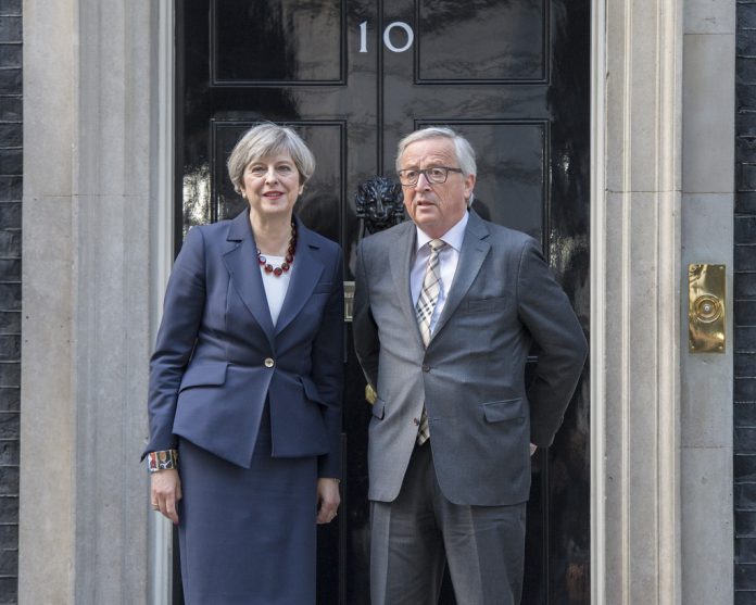 Theresa May et Jean-Claude Juncker