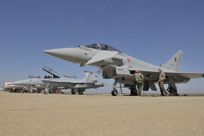 Eurofighter Eurofighter Typhoon F/A-18