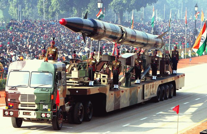 Agni-II_missile_(Republic_Day_Parade_2004) Agni 2 MRBM