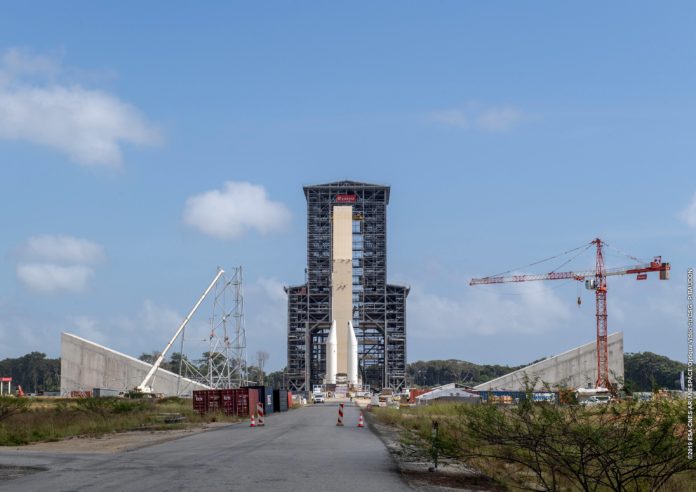 Maquette des booster d'Ariane 6 sur l'ELA 4 ELA-4 P120C