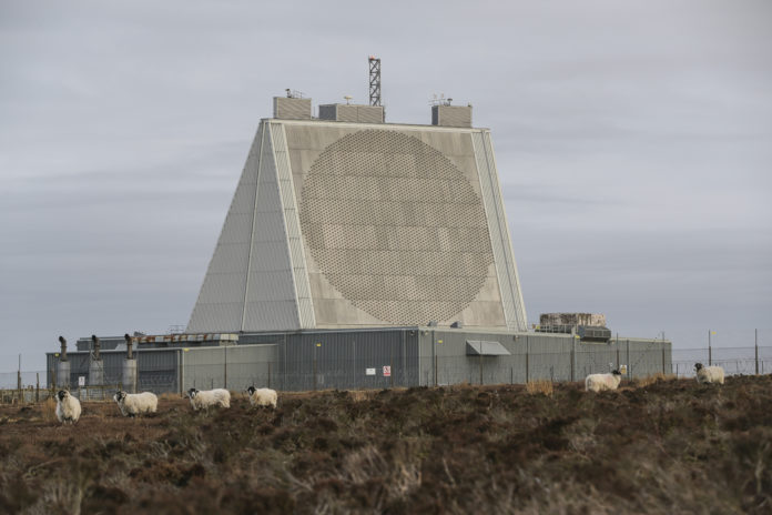 RAF FYLINGDALES RADAR Fylingdales radar de surveillance