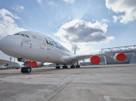 A380 D-AIMB LHT Frankfurt geparkt mit Engine Cover