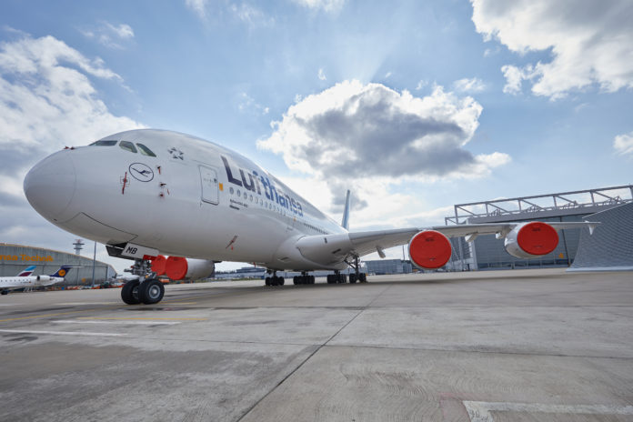 A380 D-AIMB LHT Frankfurt geparkt mit Engine Cover