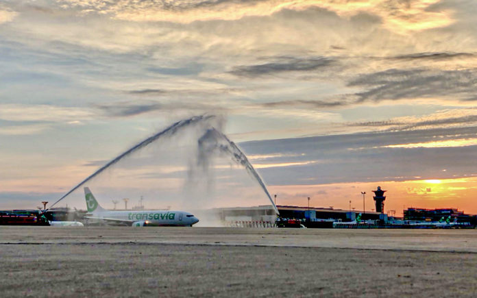 water-salute-1ervol-transavia-m-letertre-groupeadp1-jpg. Orly Transavia