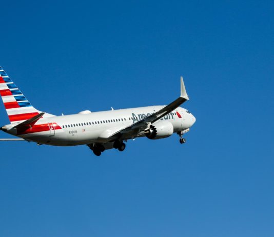 737 MAX American Airlines retour en vol