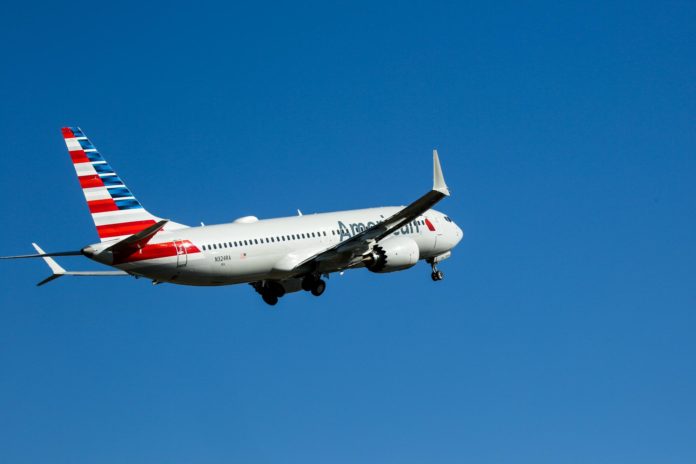 737 MAX American Airlines retour en vol