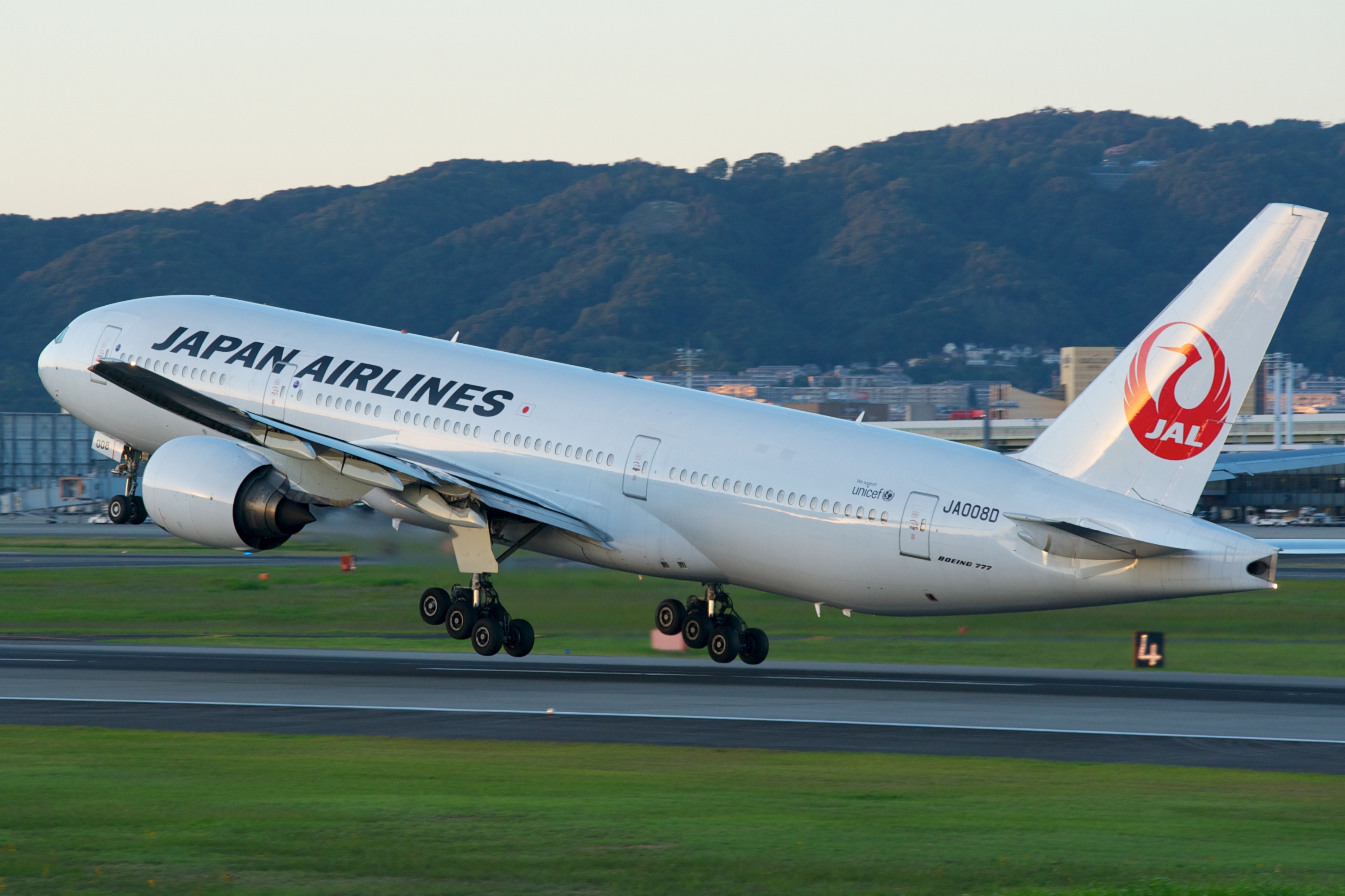 777-200 JAL