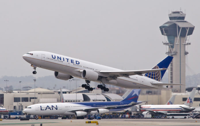 United_Airlines_and_LAN_-_N772UA,_CC-CQF_(7359757040) 777 United Airlines