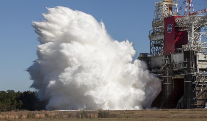 High-res_SLS hot fire SLS Essai à feu Green Run
