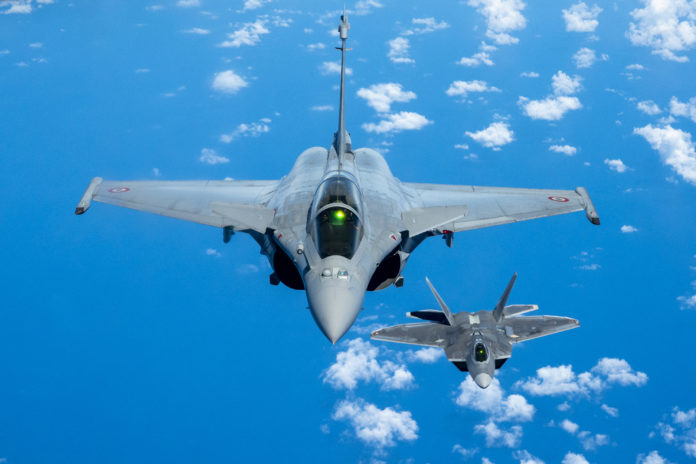 Hawaiian Raptors train with French Air Force Rafale Défense F-22