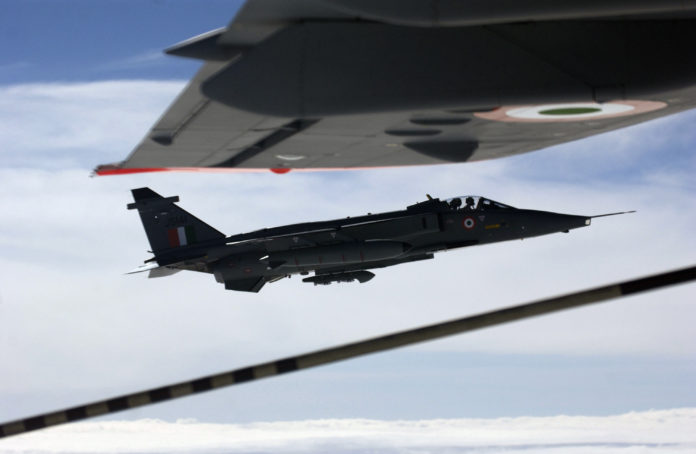 040730-F-9528H-011 Jaguar Adour Inde
