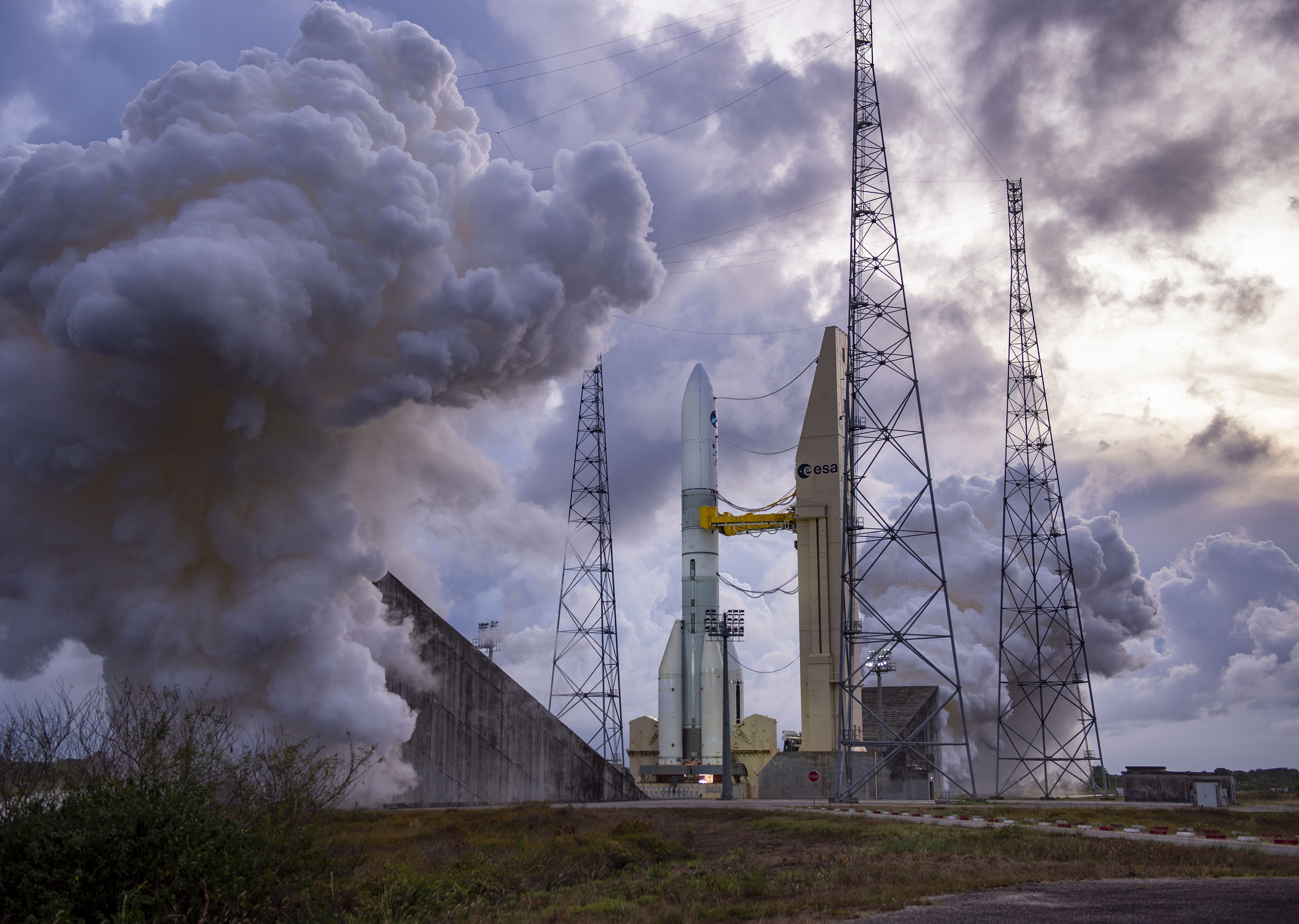 Ariane 6 réussit son dernier essai à feu statique à Kourou - Aerospatium